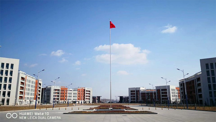 校园升旗.jpg
